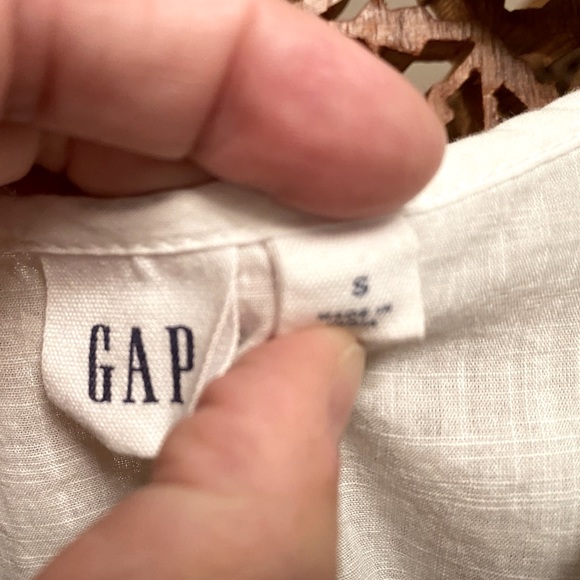 🚺 GAP White Boho Top with Navy Embroidery - Picture 3 of 6